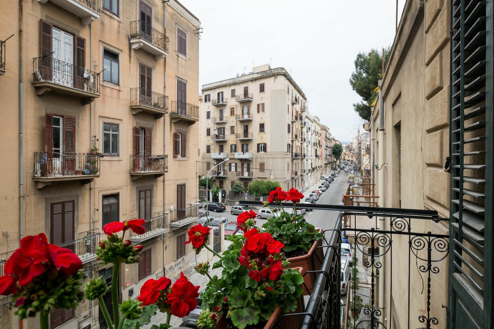 Aragona Rooms Palermo Bagian luar foto